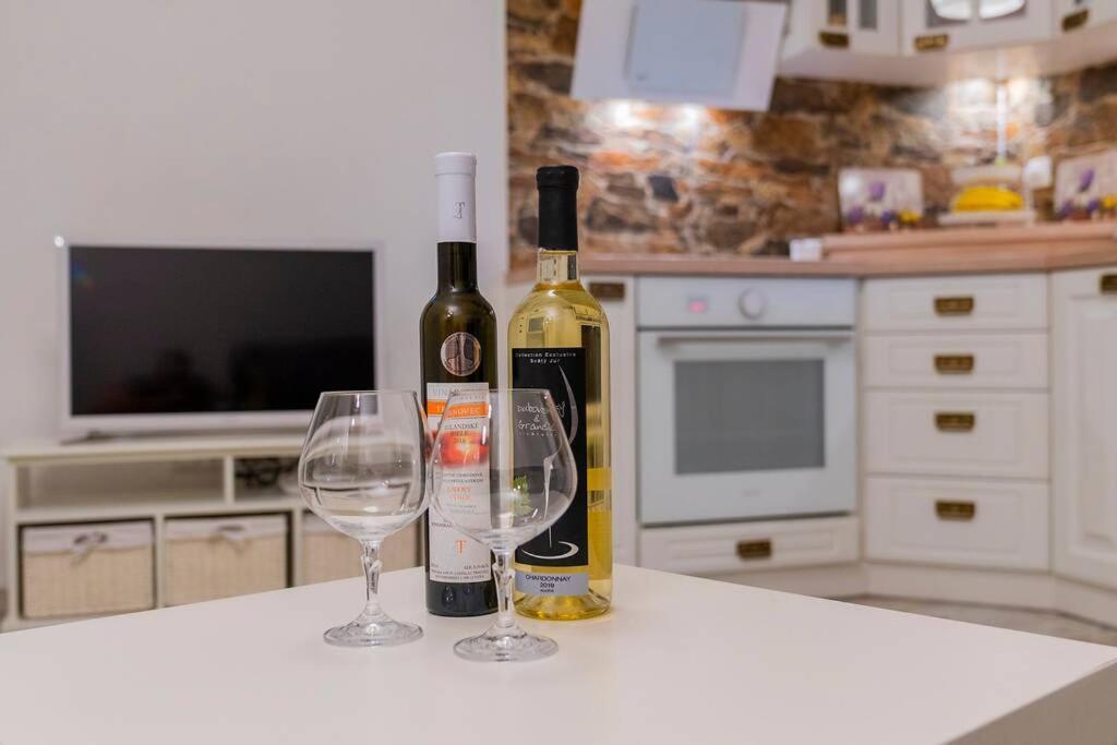 Provensalsky Rodinny Apartman Mandolina Bojnice Luaran gambar